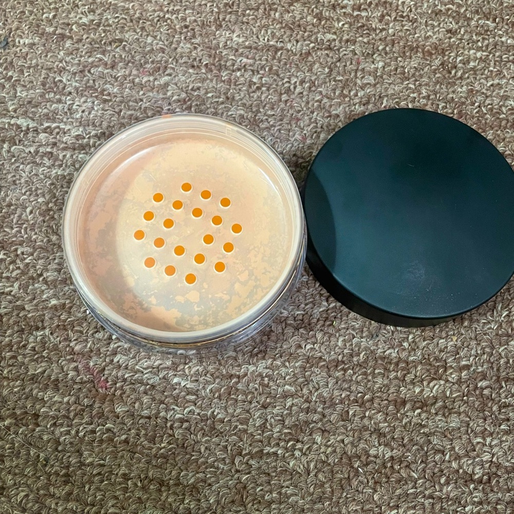 #21 Anastasia Beverly Hills Loose Setting Powder